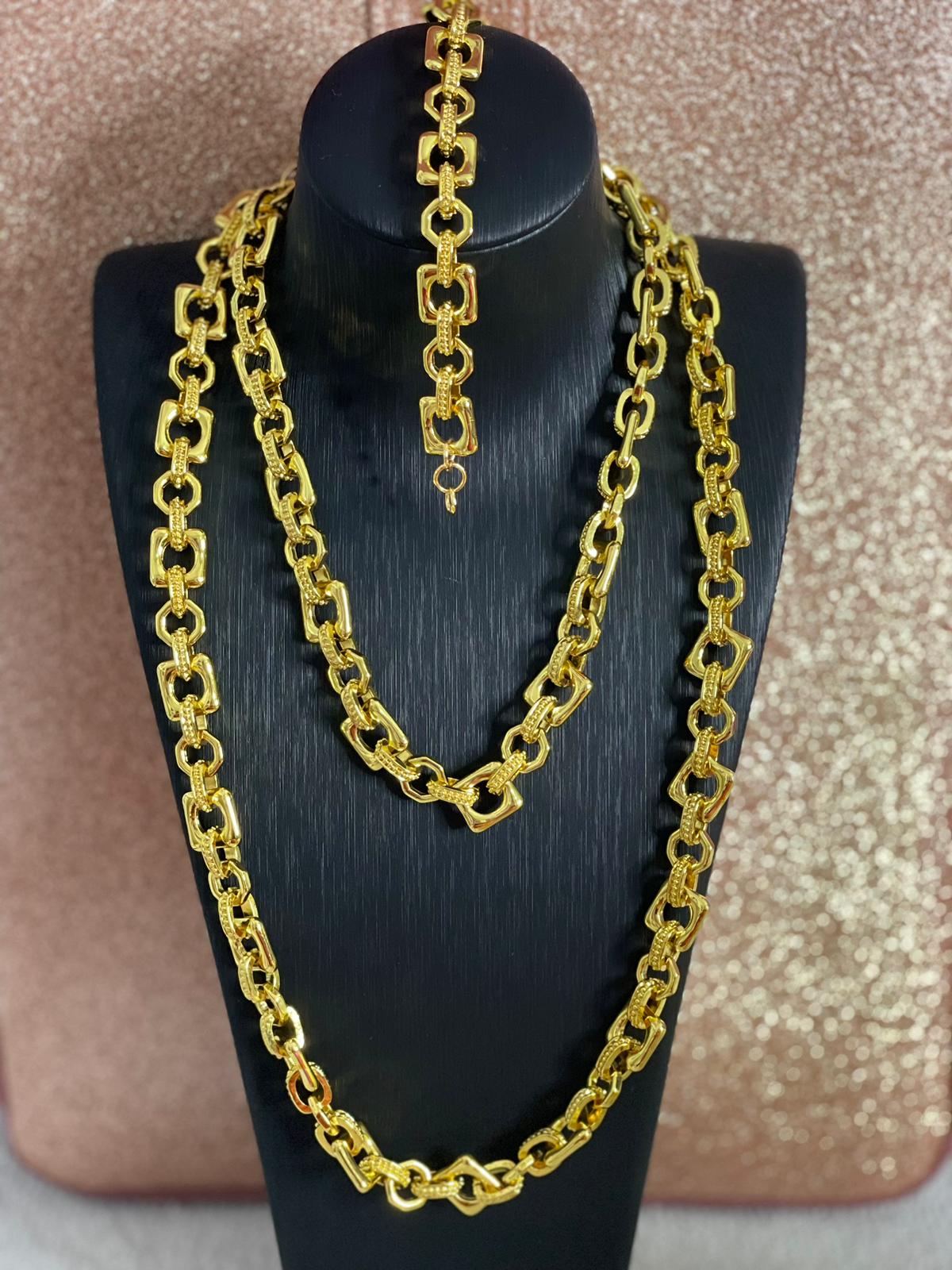 Squares and Circles necklace and bracelet set by La Belle